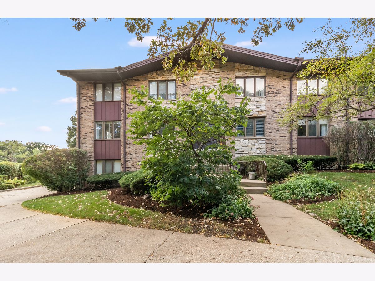 Homes & Condominiums Sold Carriage Green Darien Illinois, 1640 Royal Oak