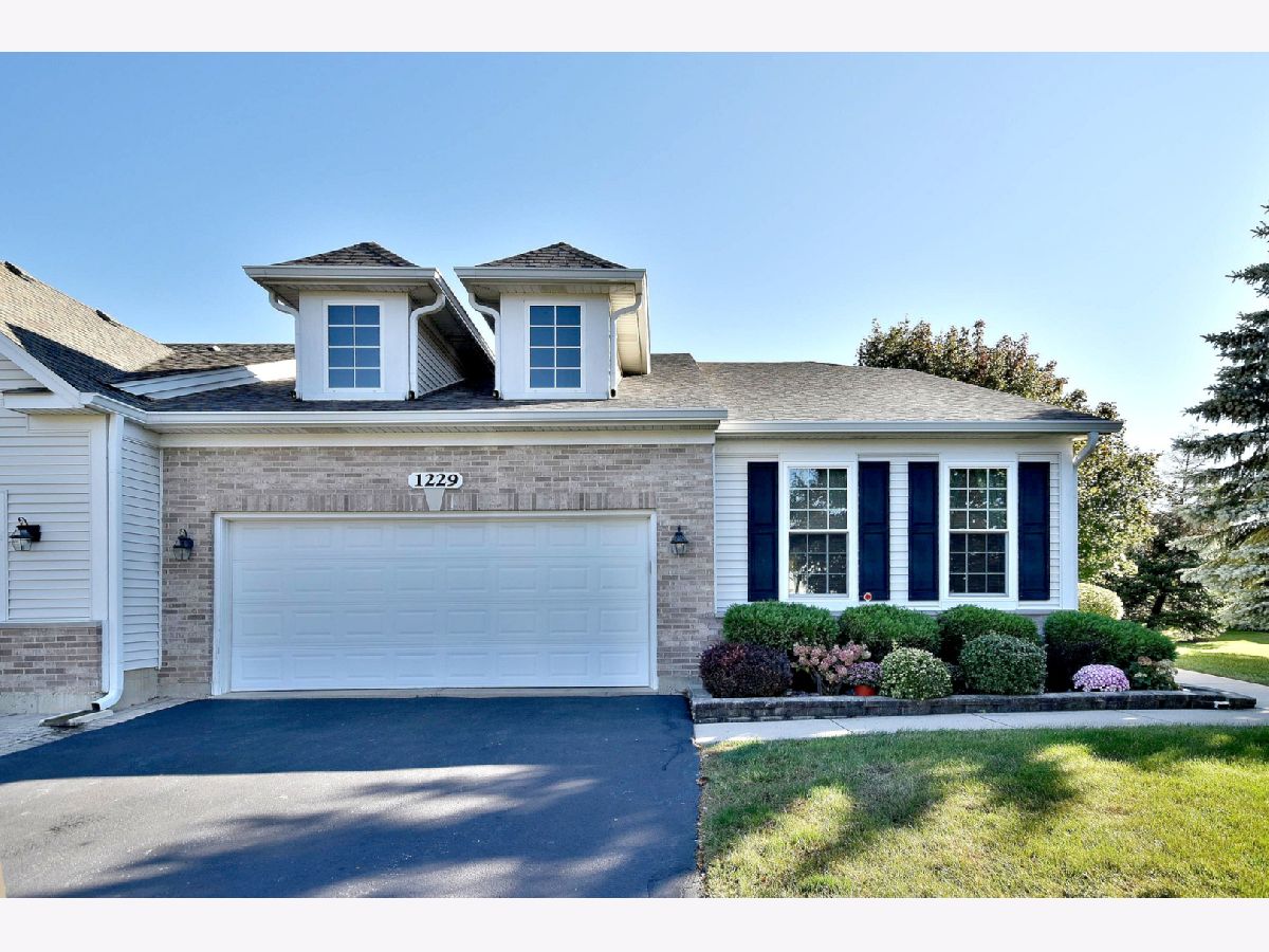 Central Park Carol Stream IL, Condos & Townhomes For Sale & For Rent