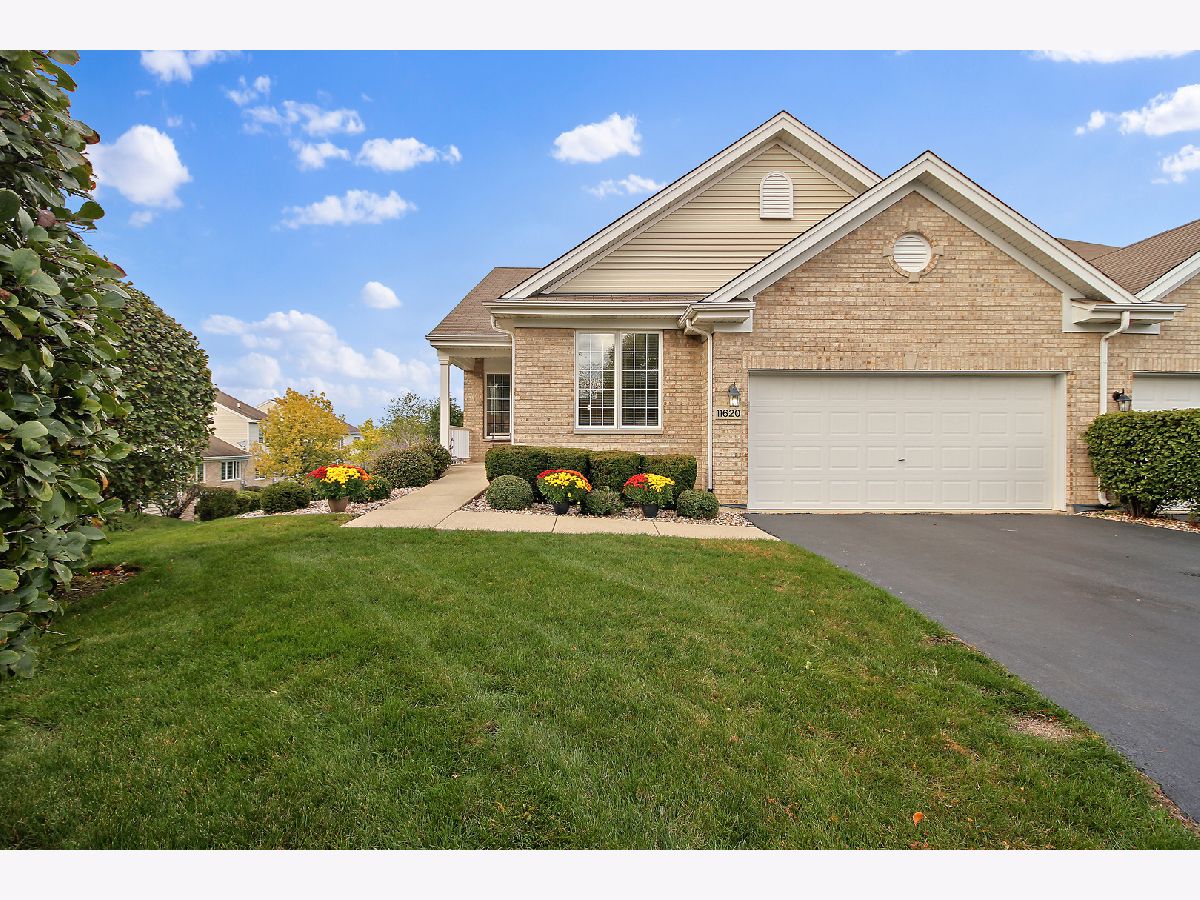 Townhomes & Homes Sold The Preserves Orland Park Illinois, 11620 Waterway