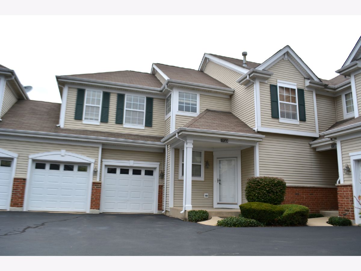 Townhomes & Homes Rented Briarcourt Villas Aurora Illinois, 1733 Pontarelli