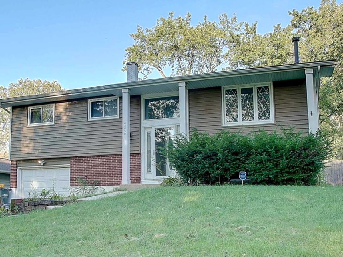 Homes Sold Butterfield Lombard Illinois, 2S650 Gray