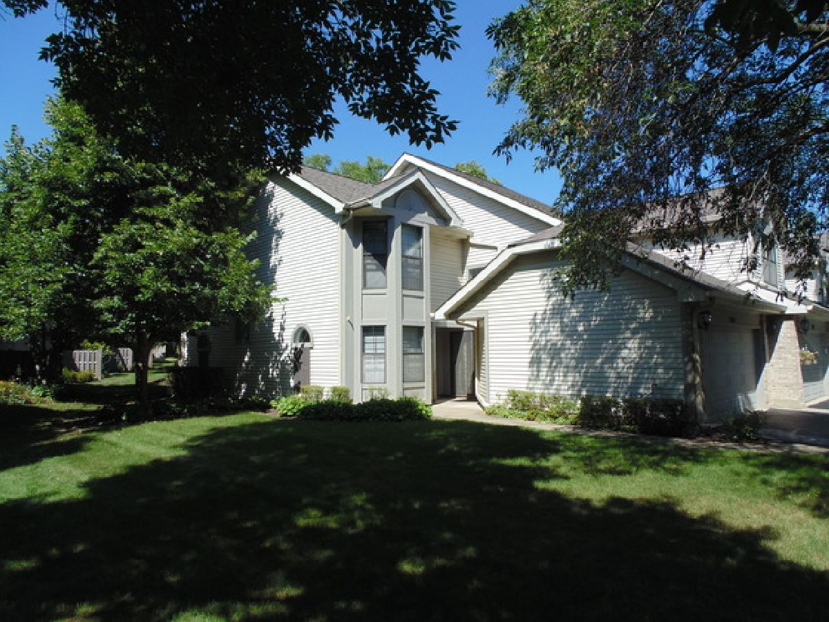 Townhomes Rented Auburn Woods Palatine Illinois, 914 Auburn Woods