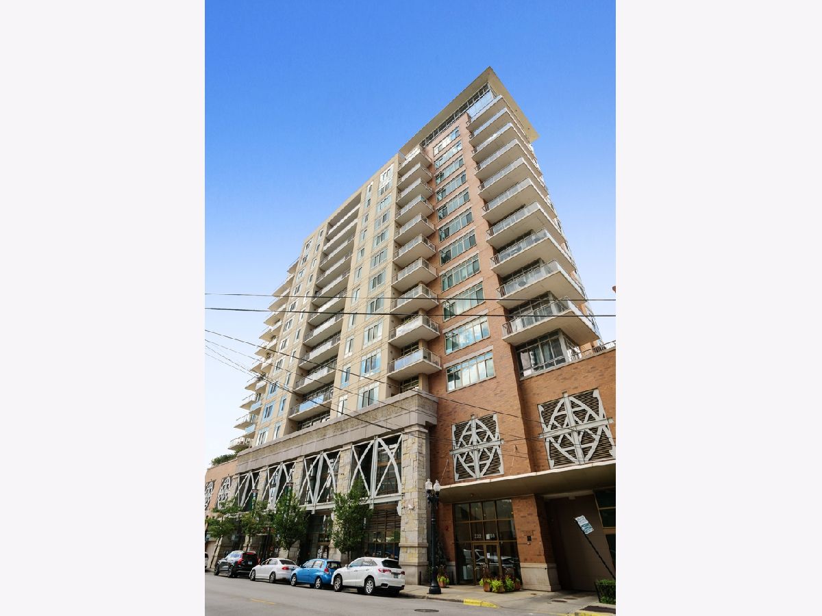 Condominiums Sold Venetian Chicago Illinois, 230 Division