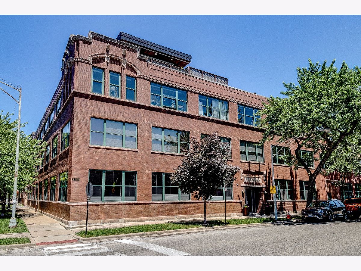 Condominiums Rented Bodine Building Chicago Illinois, 2250 Ohio