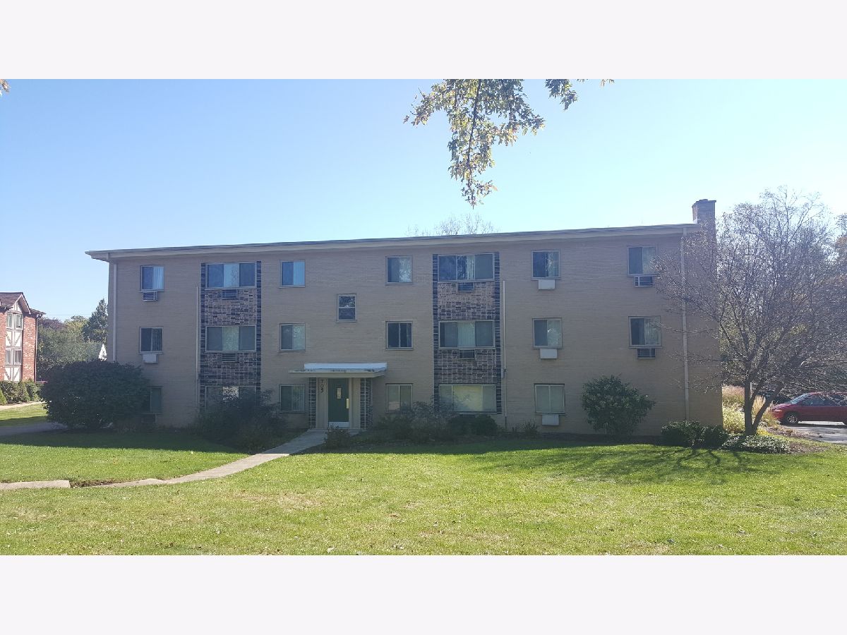 Homes Rented Highlands West Dundee Illinois, 705 Strom