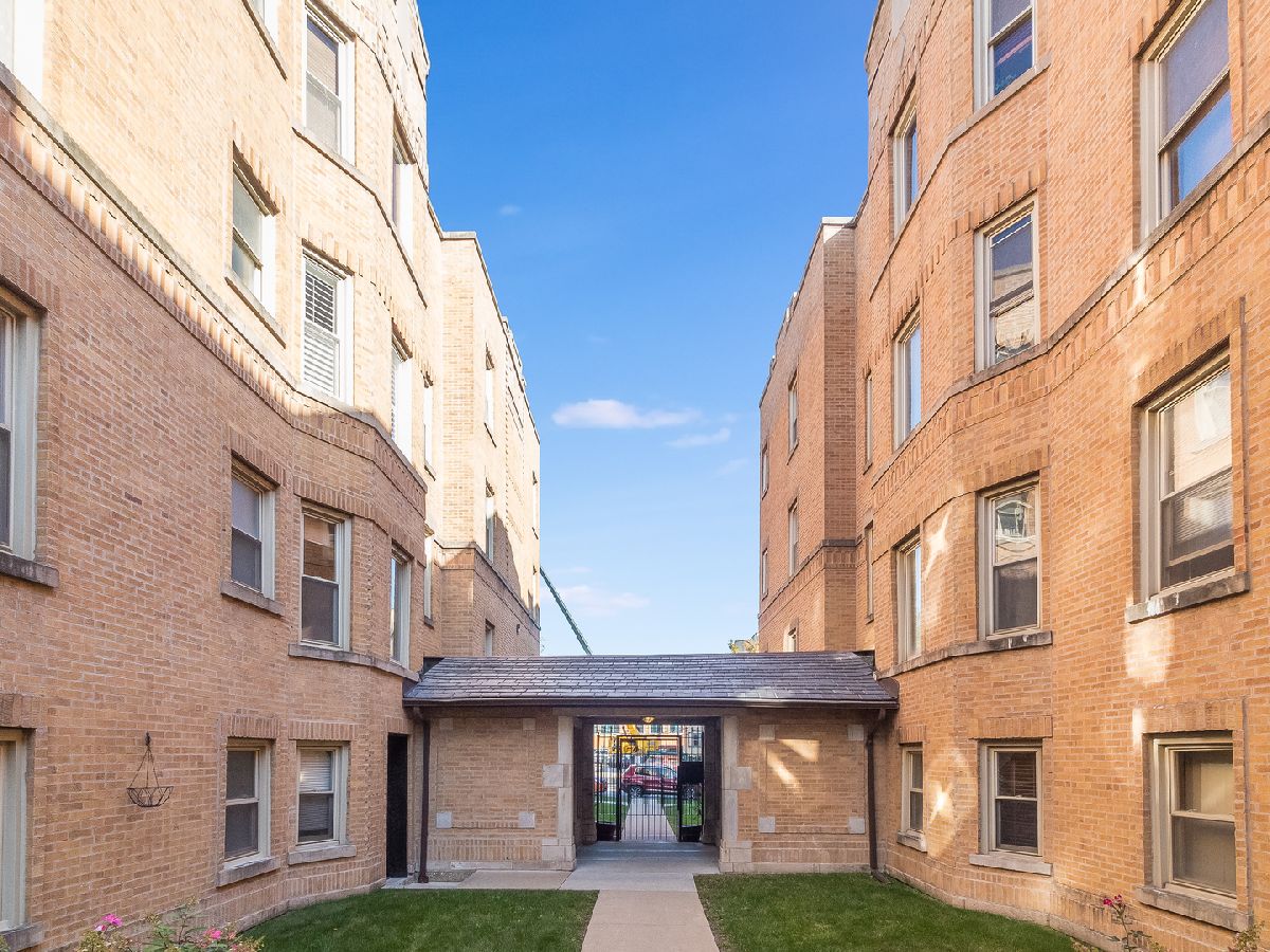 Condominiums Sold The Yellowstone Chicago Illinois, 1673 Farwell