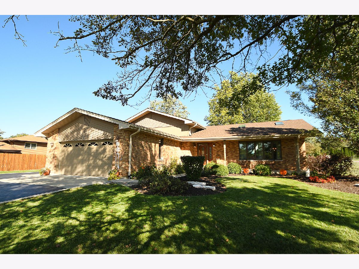 Homes Sold Knollcrest New Lenox Illinois, 2610 Farm View