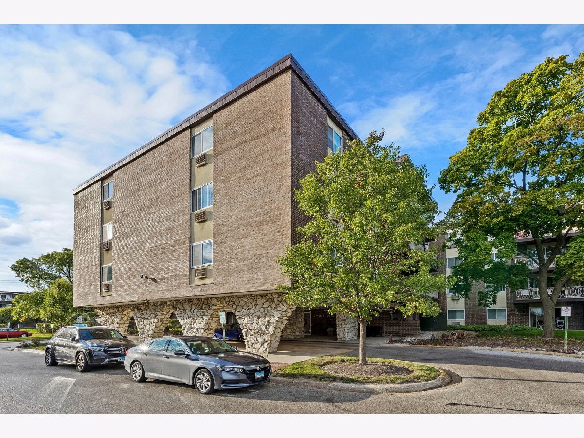 1321 Finley Road, Lombard, Illinois 60148 MLS 10895287 WinterCohen