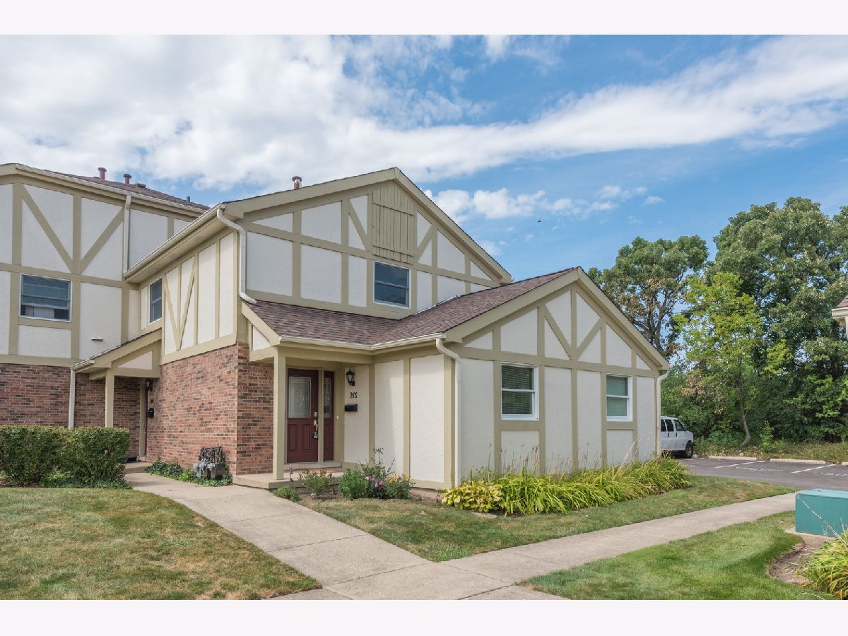 Townhomes & Condos Sold Lochshire Of Barrington Barrington Illinois, 210 Queens