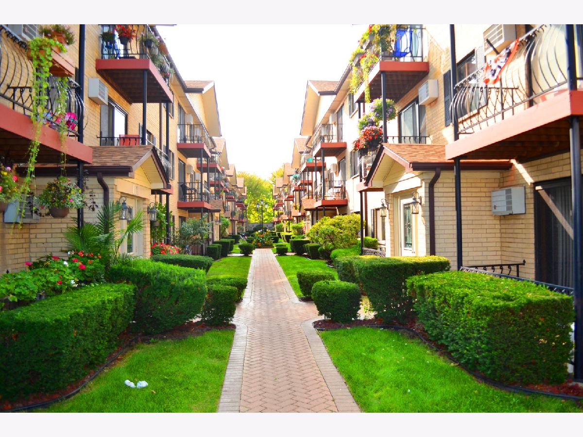 Condominiums Sold Forest Villa Chicago Illinois, 5159 East River