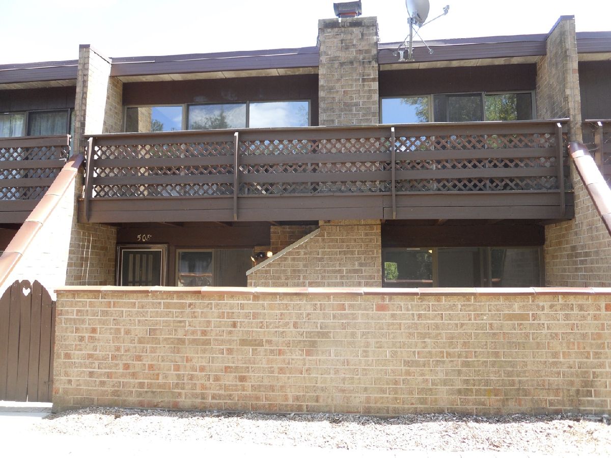 Condos & Townhomes Rented Kennington Square Elgin Illinois, 508 Kenneth
