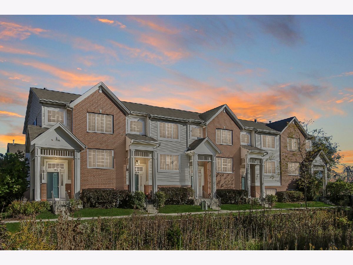 Townhomes Sold Concord Commons Des Plaines Illinois, 761 Hanbury