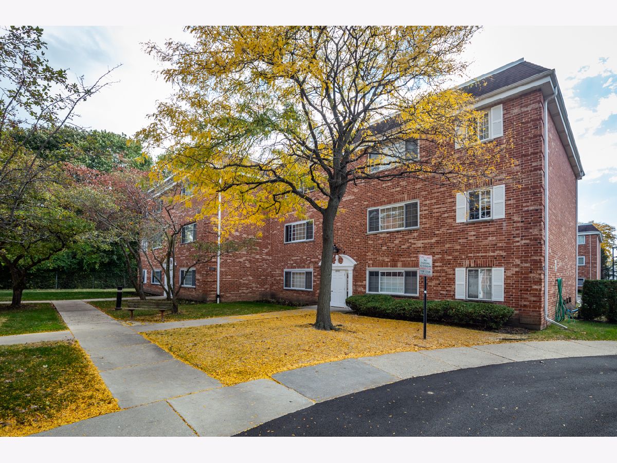 Condos & Townhomes Sold Burning Bush Niles Illinois, 6880 Touhy