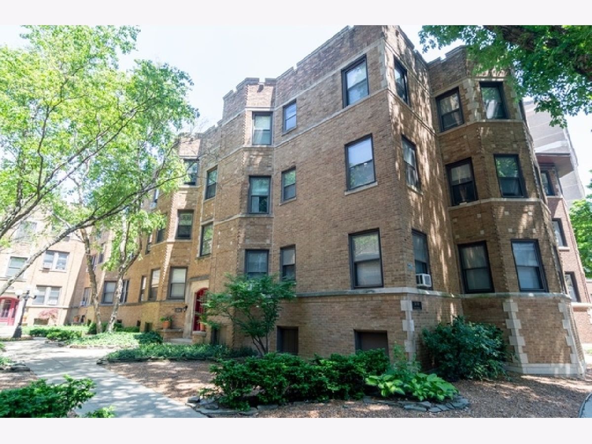 Condominiums Rented Cornelia Place Chicago Illinois, 534 Cornelia
