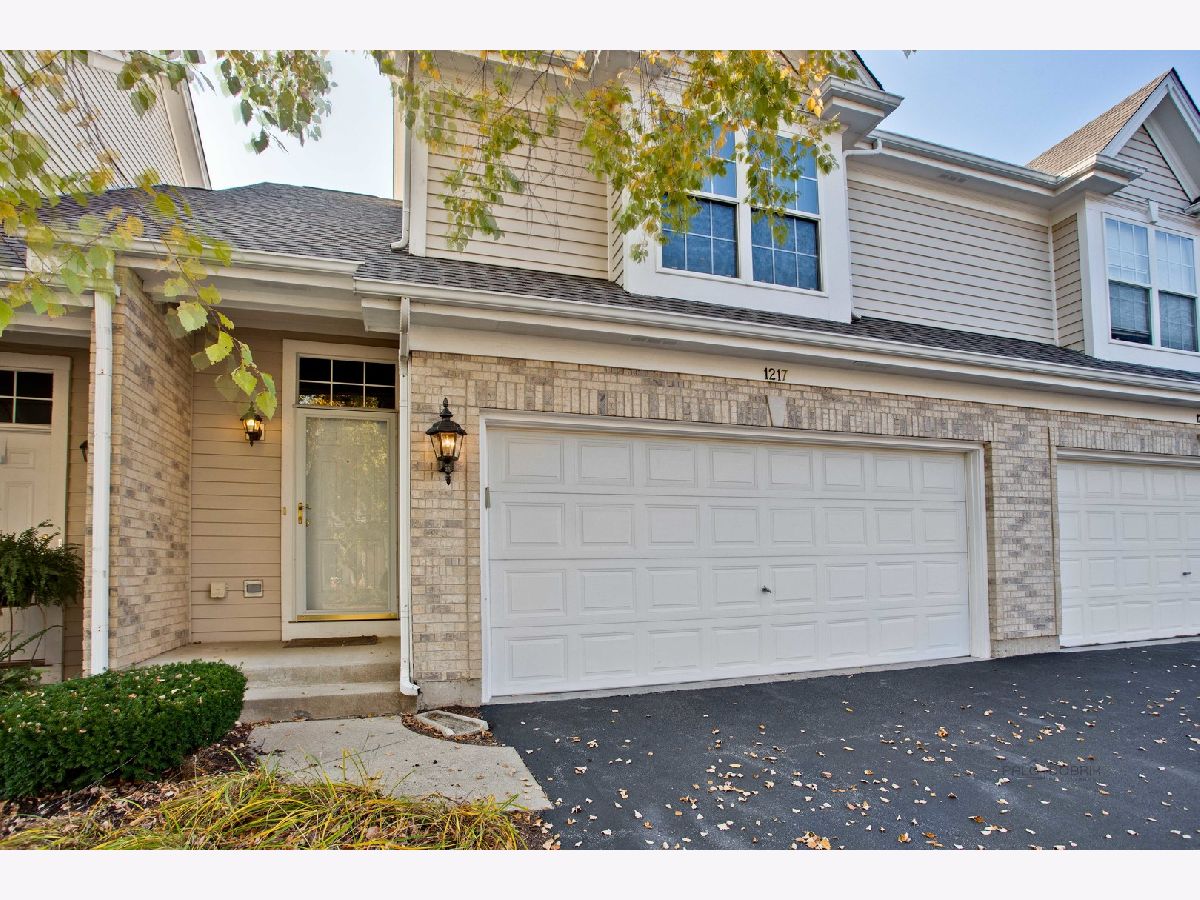 Townhomes Sold Newhaven Cary Illinois, 1217 Danbury