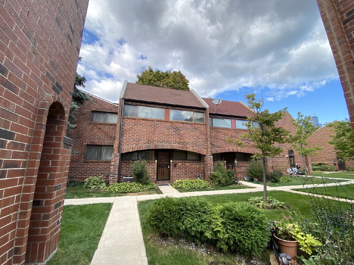 Townhomes Rented Garden Courts Chicago Illinois, 841 Racine