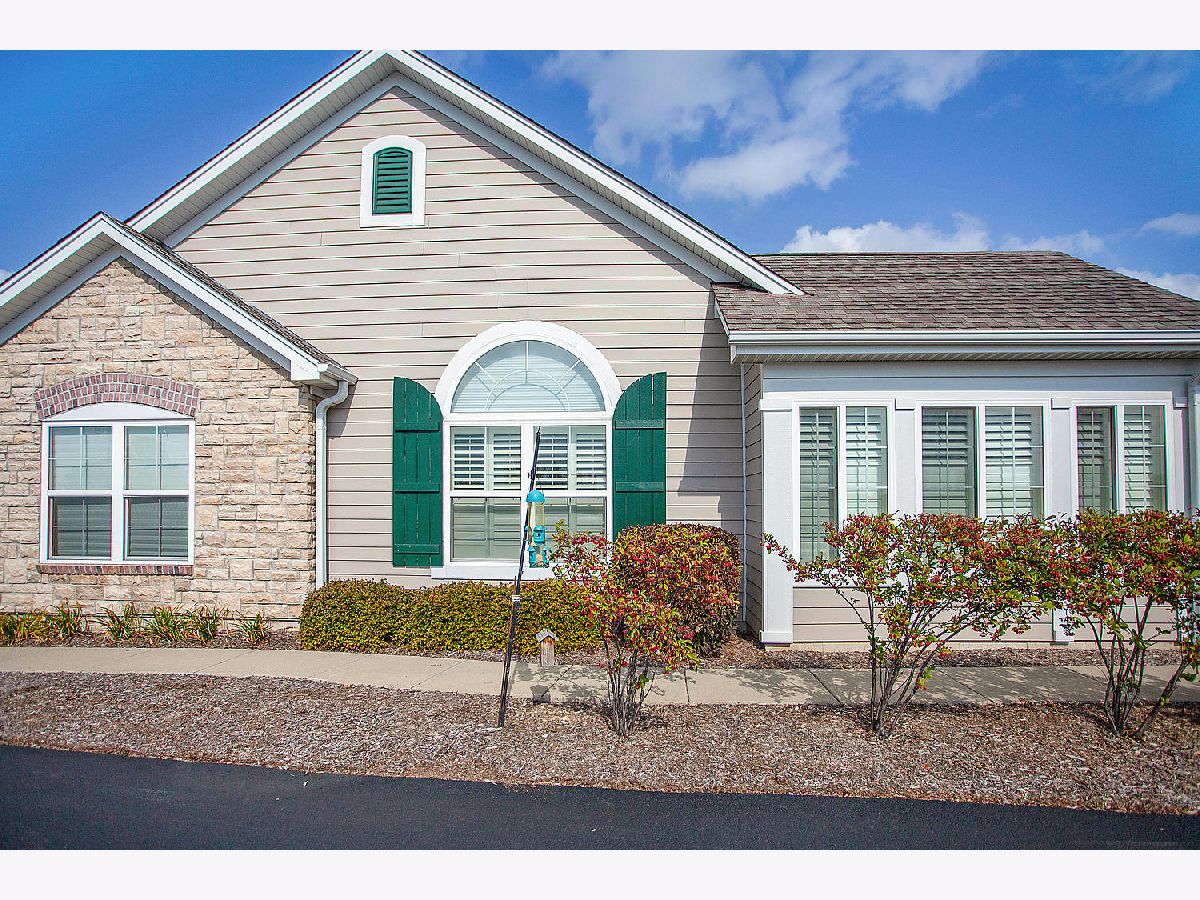 Townhomes & Condos & Homes Sold Villas At Fox Run Plainfield Illinois, 16611 Fox Run