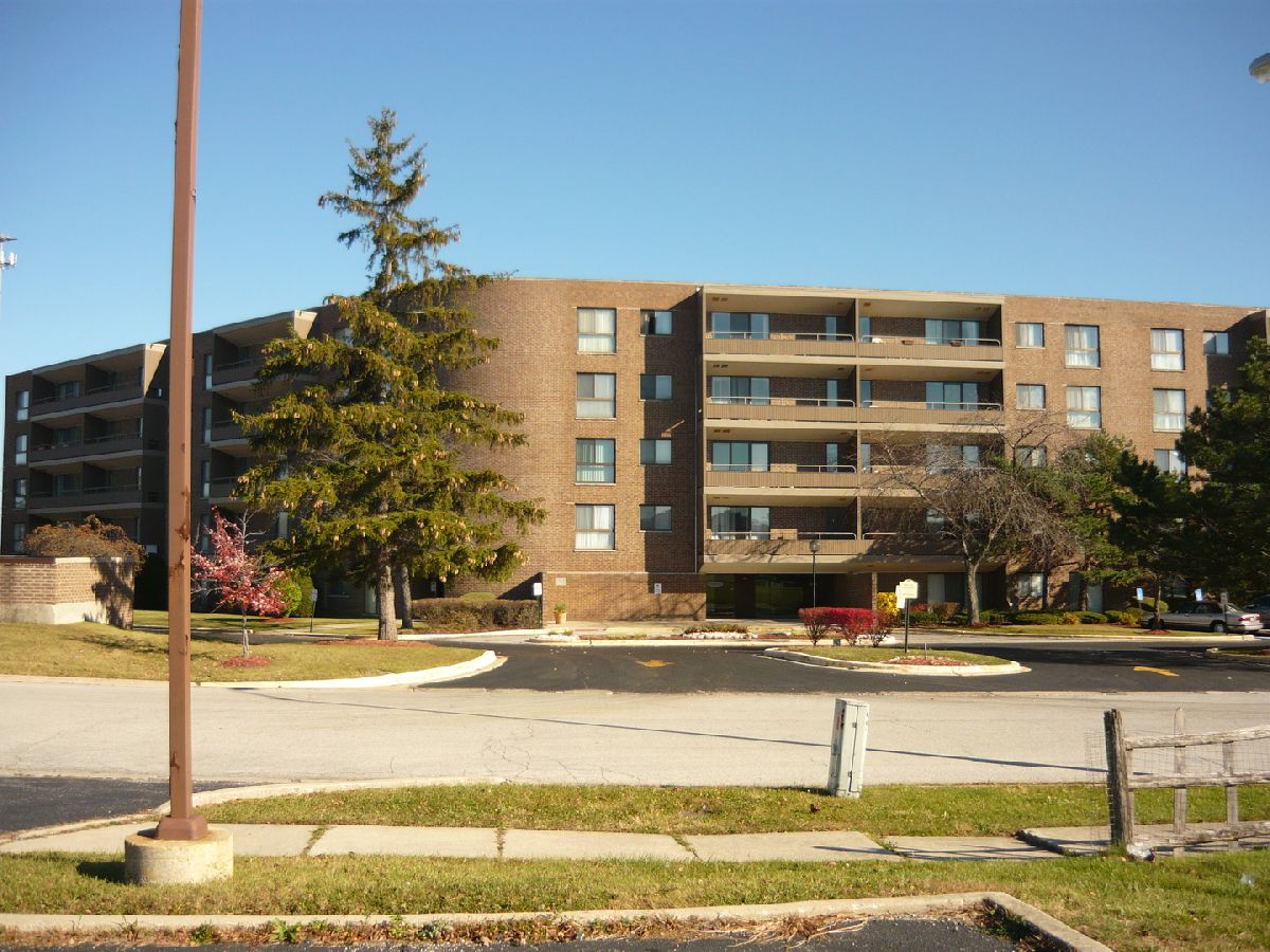 Homes & Condominiums Sold Stonebridge Valley Hazel Crest Illinois, 7 Carriageway