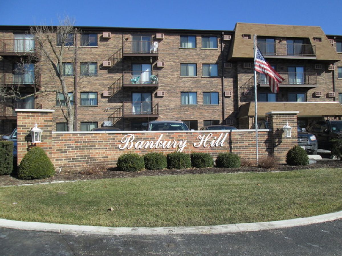 Condominiums Sold Banbury Hill Chicago Illinois, 6800 Raven