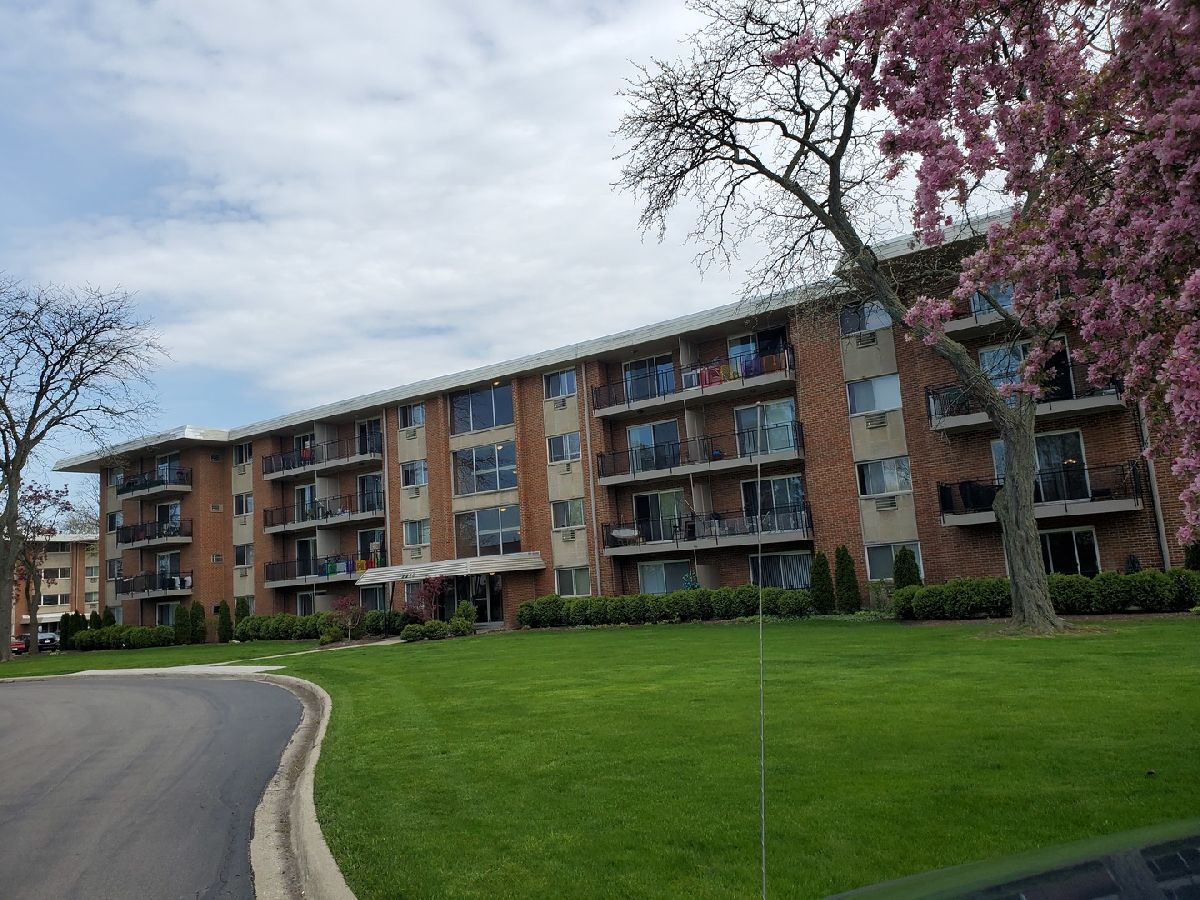 Condominiums Rented Shalamar Arlington Heights Illinois, 2210 Goebbert