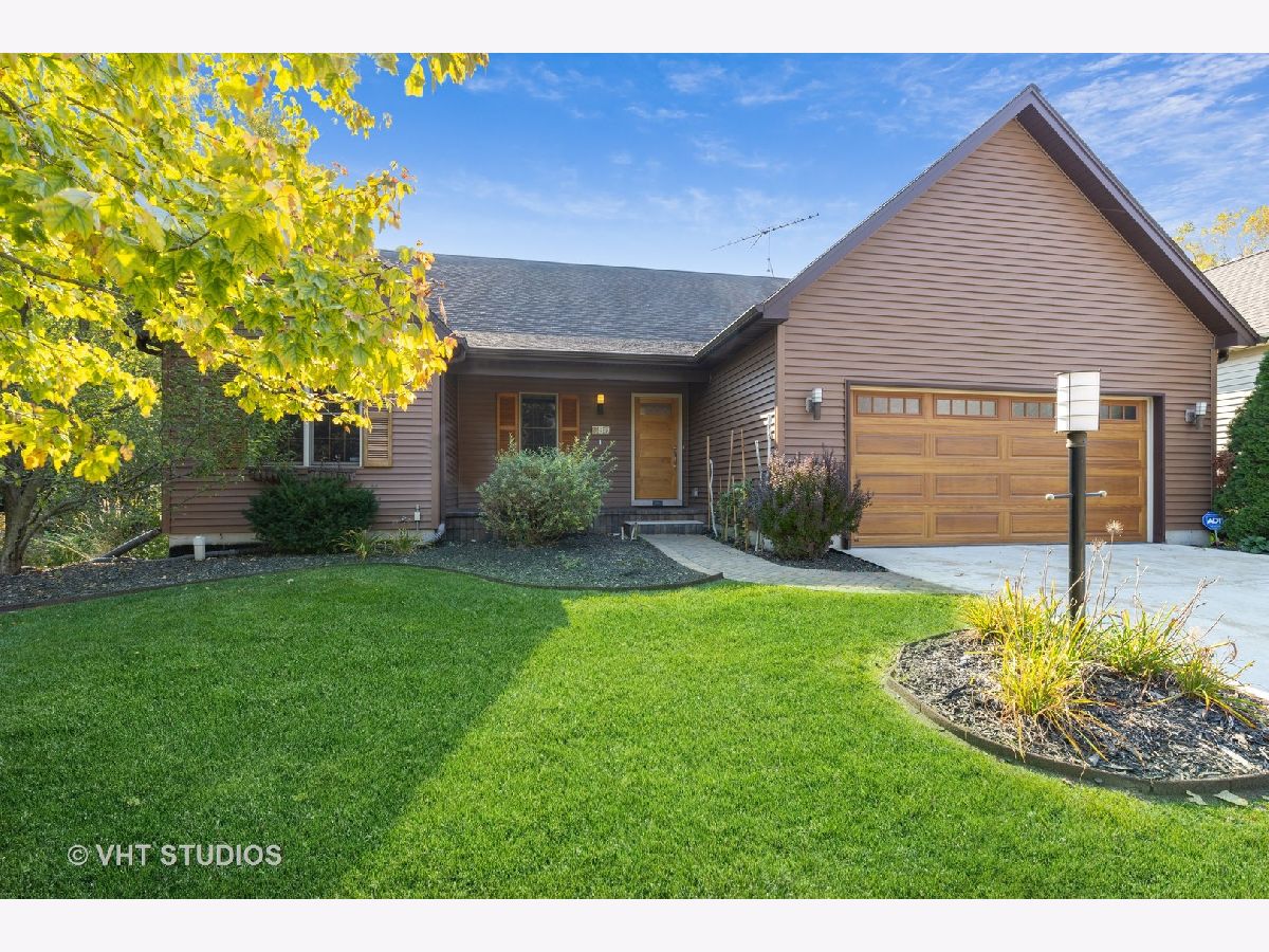 Homes Sold Country Ridge Woodstock Illinois, 840 Southview