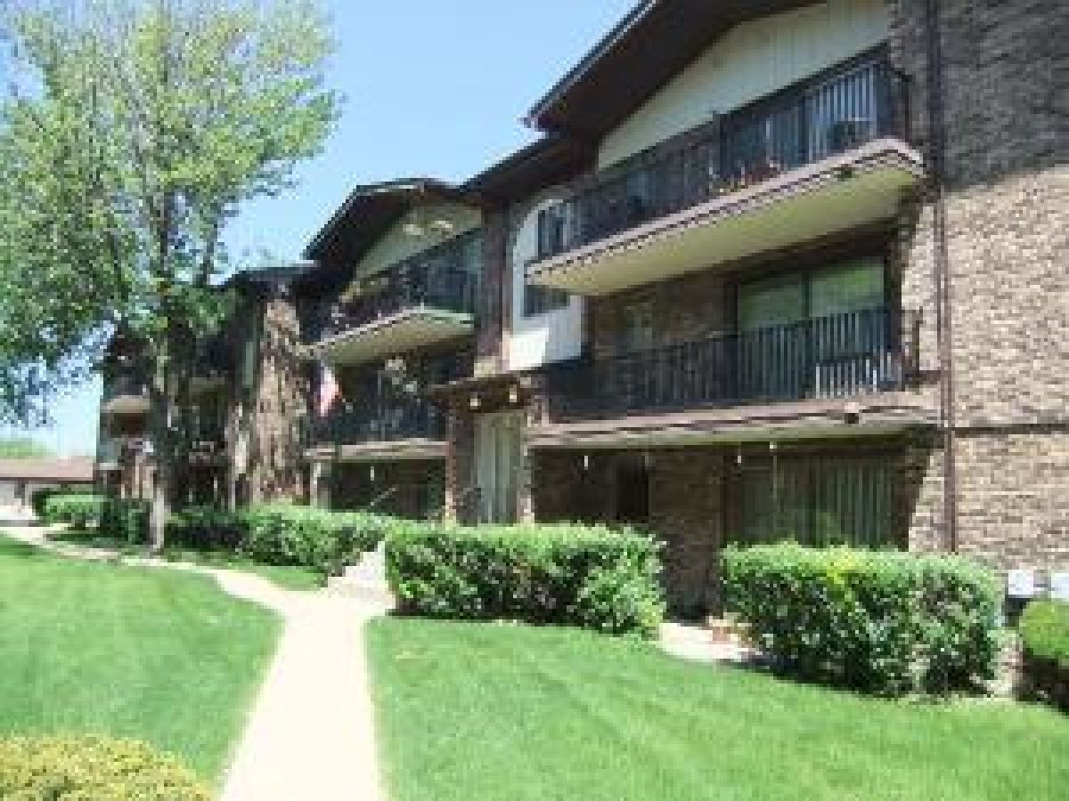 Condominiums Rented Sandpiper South Crestwood Illinois, 5239 James