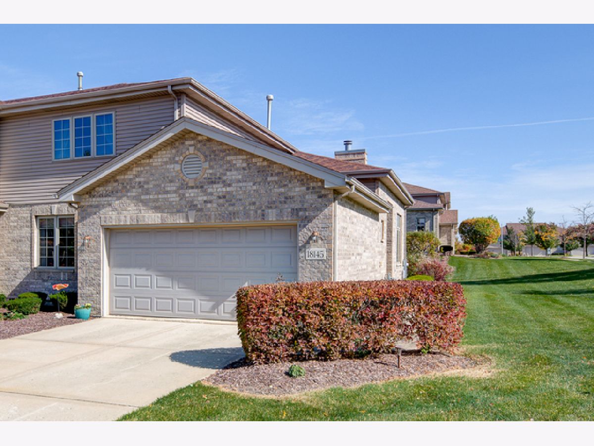 Townhomes Sold Chestnut Ridge Tinley Park Illinois, 18145 Bramlett