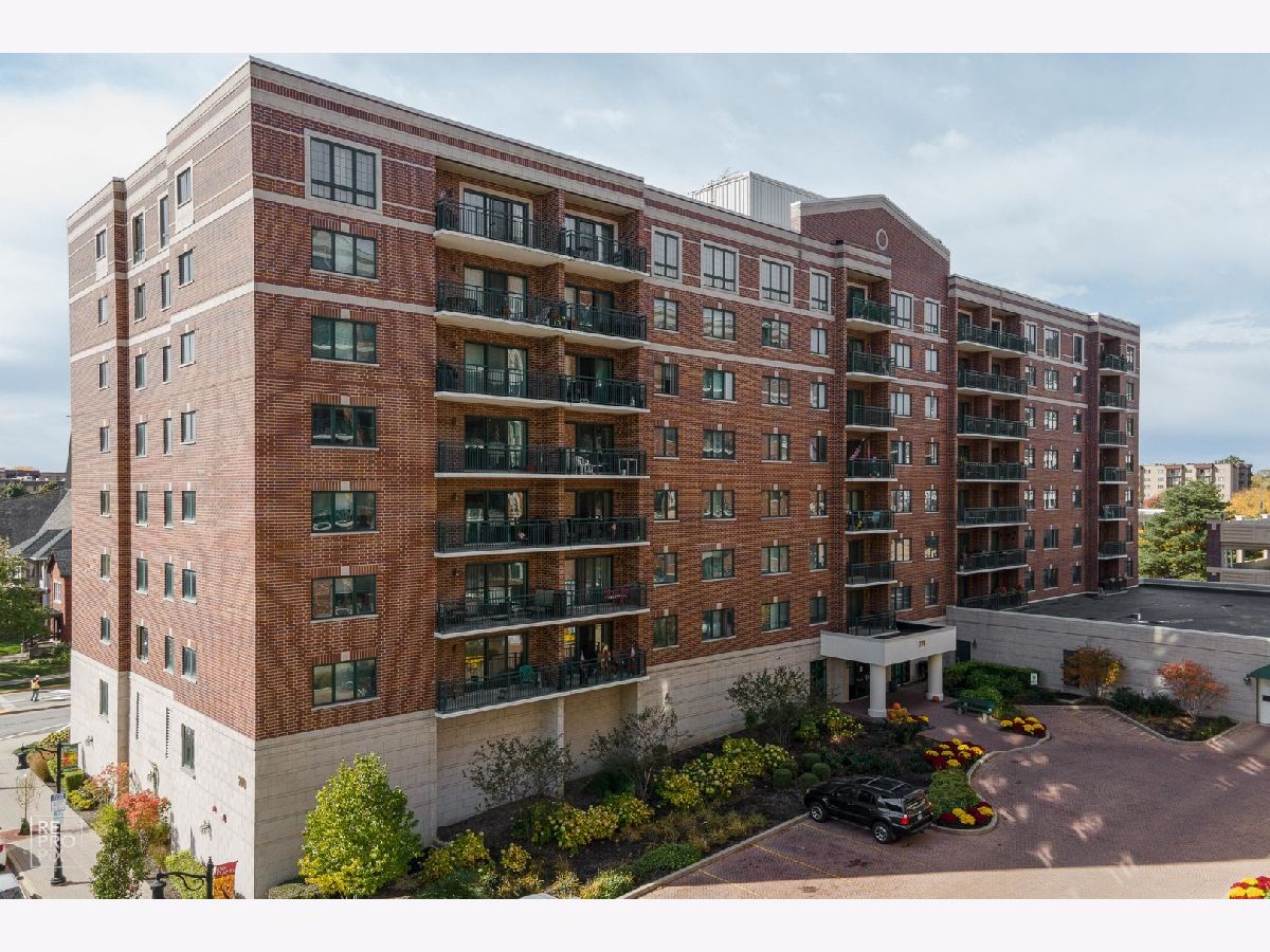 Condominiums Rented Library Courte Des Plaines Illinois, 770 Pearson