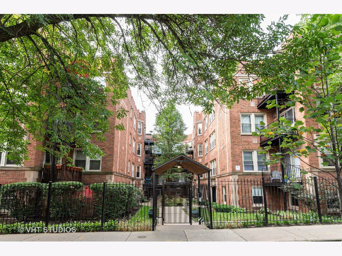 Condominiums Sold Pratt Boulevard Place Chicago Illinois, 1659 Pratt