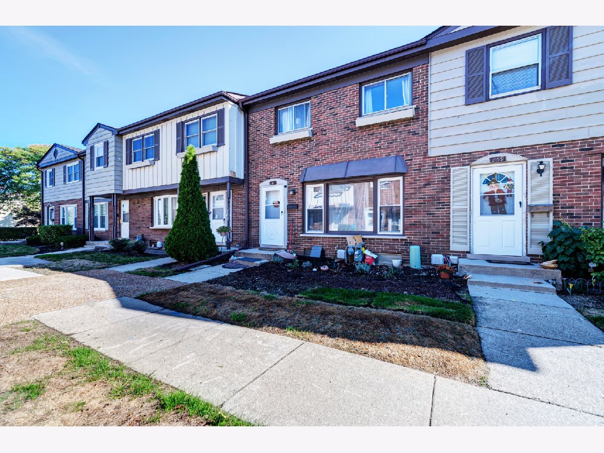 Townhomes Sold Georgetown Street Wood Dale Illinois, 261 Montgomery