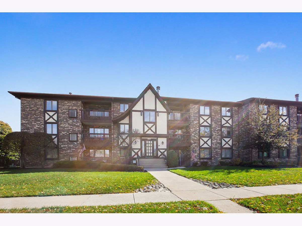 Condominiums Sold Regal South Crestwood Illinois, 13745 Lamon