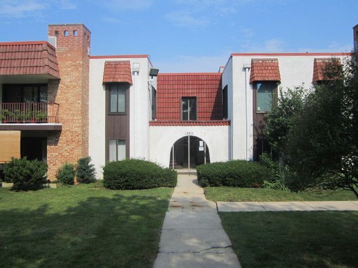Condominiums Sold Spanish Courts Glendale Heights Illinois, 743 Fullerton