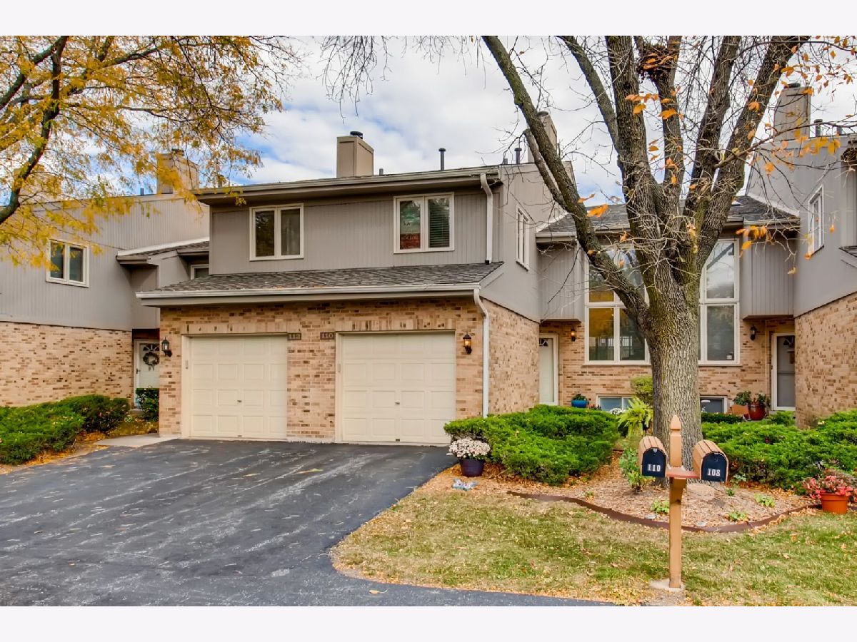 Condominiums Sold Butterfield Club Glen Ellyn Illinois, 22W110 Butterfield