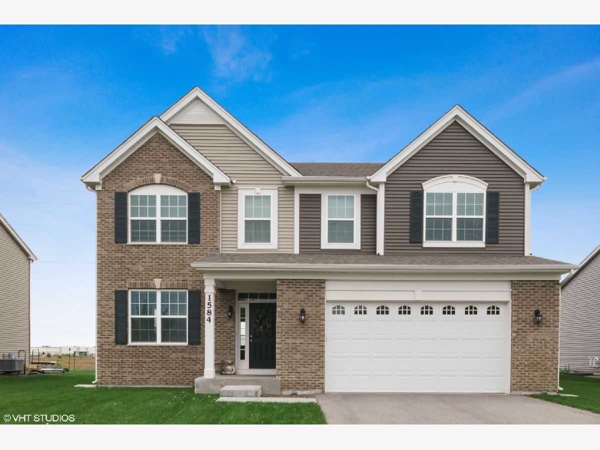Homes Sold Windstone Place North Aurora Illinois, 1584 Hearthstone