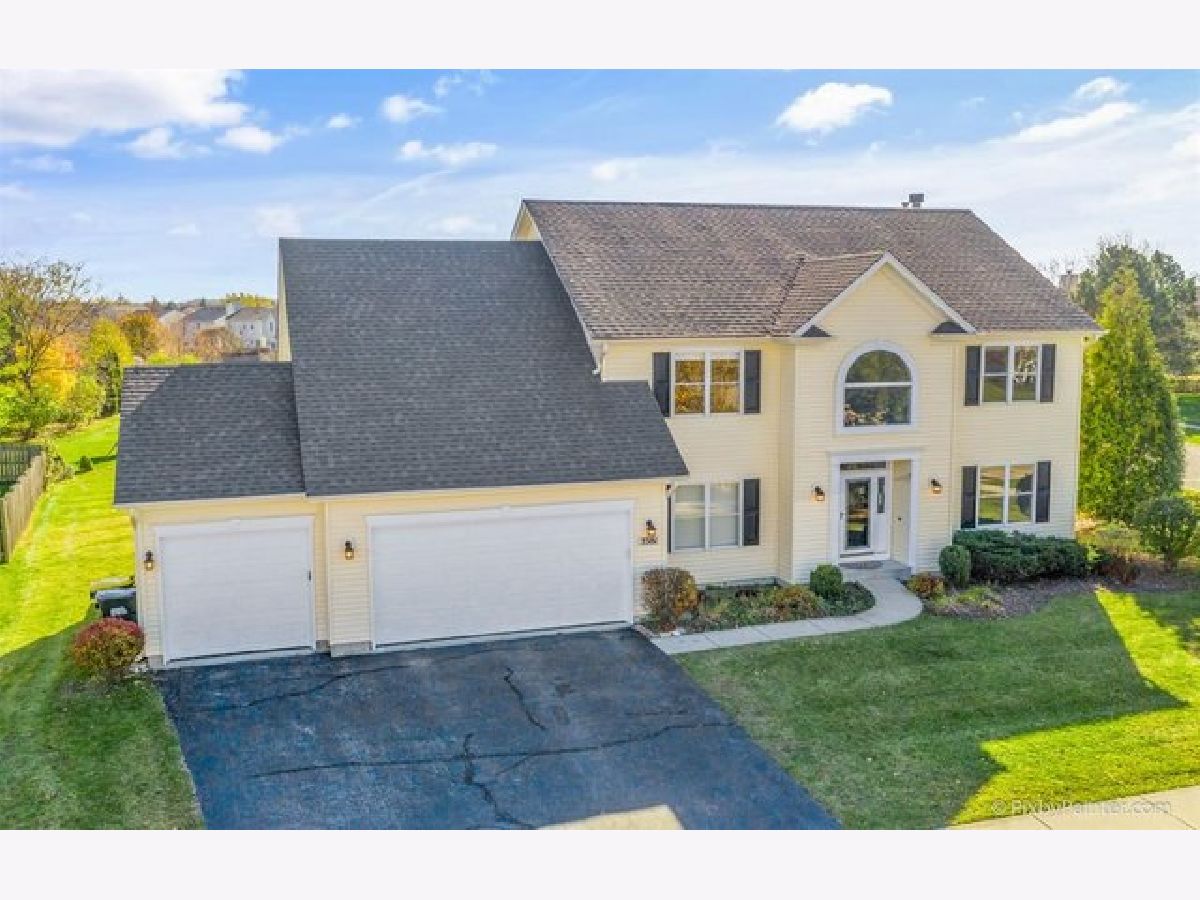 Homes Sold Summit Ridge Lake In The Hills Illinois, 3381 Banford