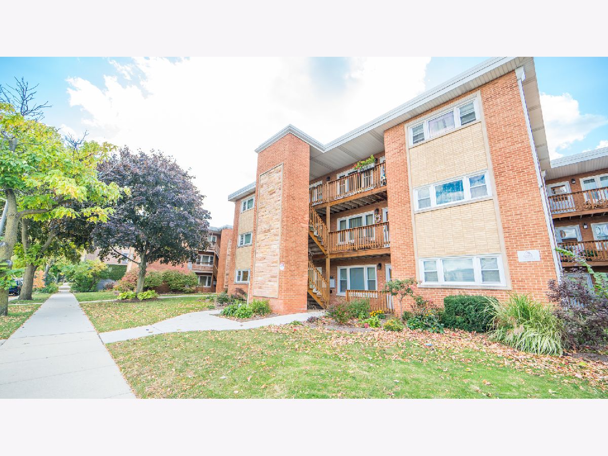 Condominiums Sold Crestwood Terrace Chicago Illinois, 6058 Melvina