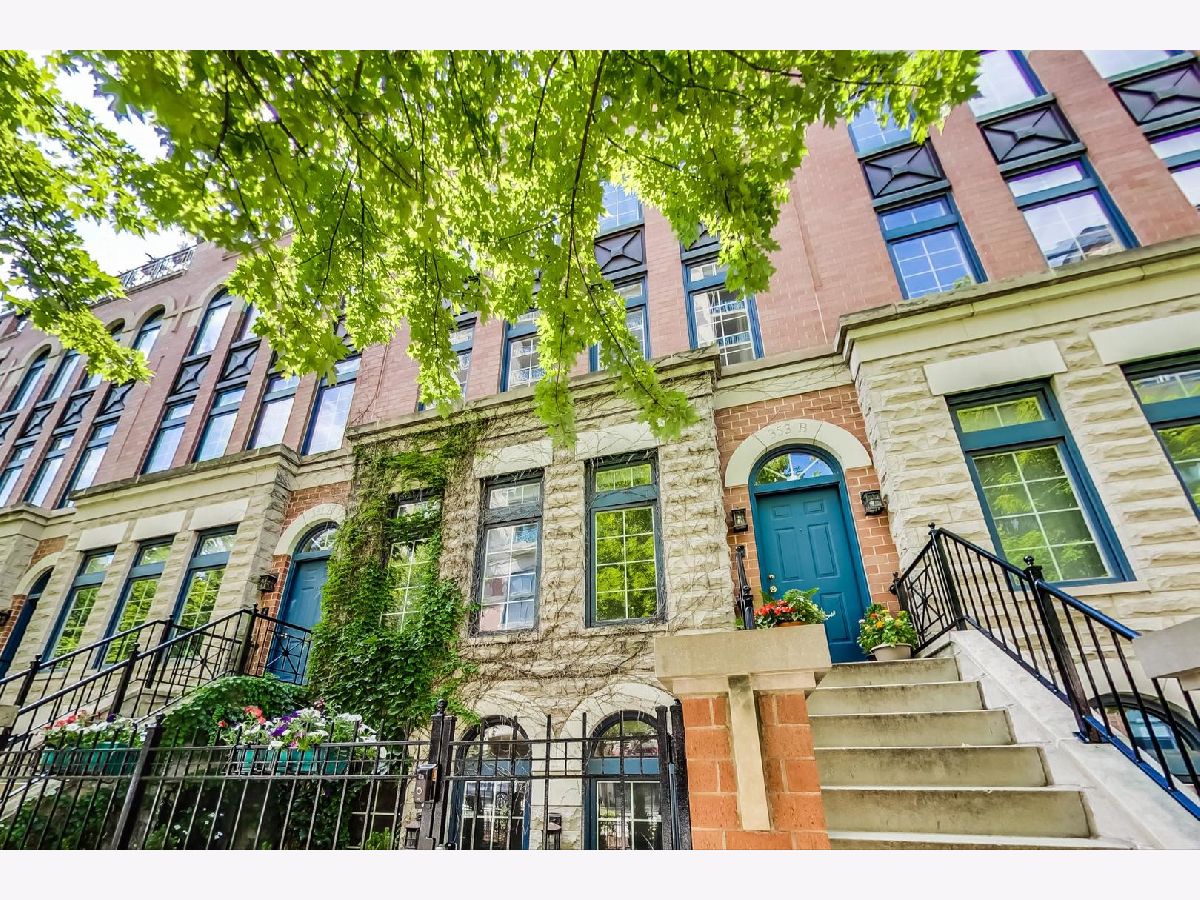 Townhomes & Condos Rented Tuxedo Park Chicago Illinois, 353 Superior