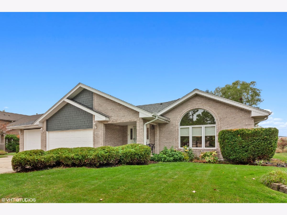Homes Sold Eaglecrest Estates Lemont Illinois, 1252 Eagle Crest
