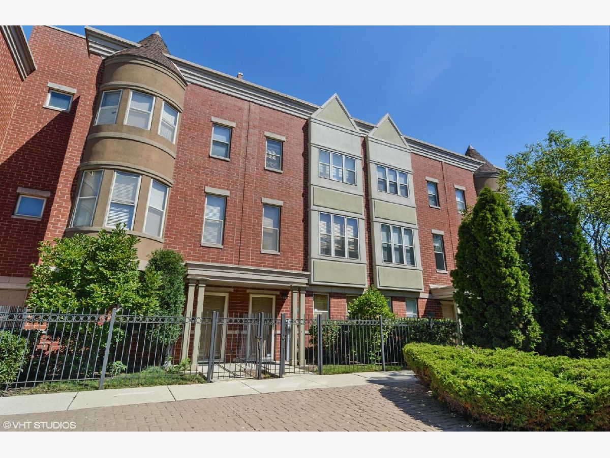 Townhomes & Condos & Homes Sold North Town Village Chicago Illinois, 711 Blackhawk