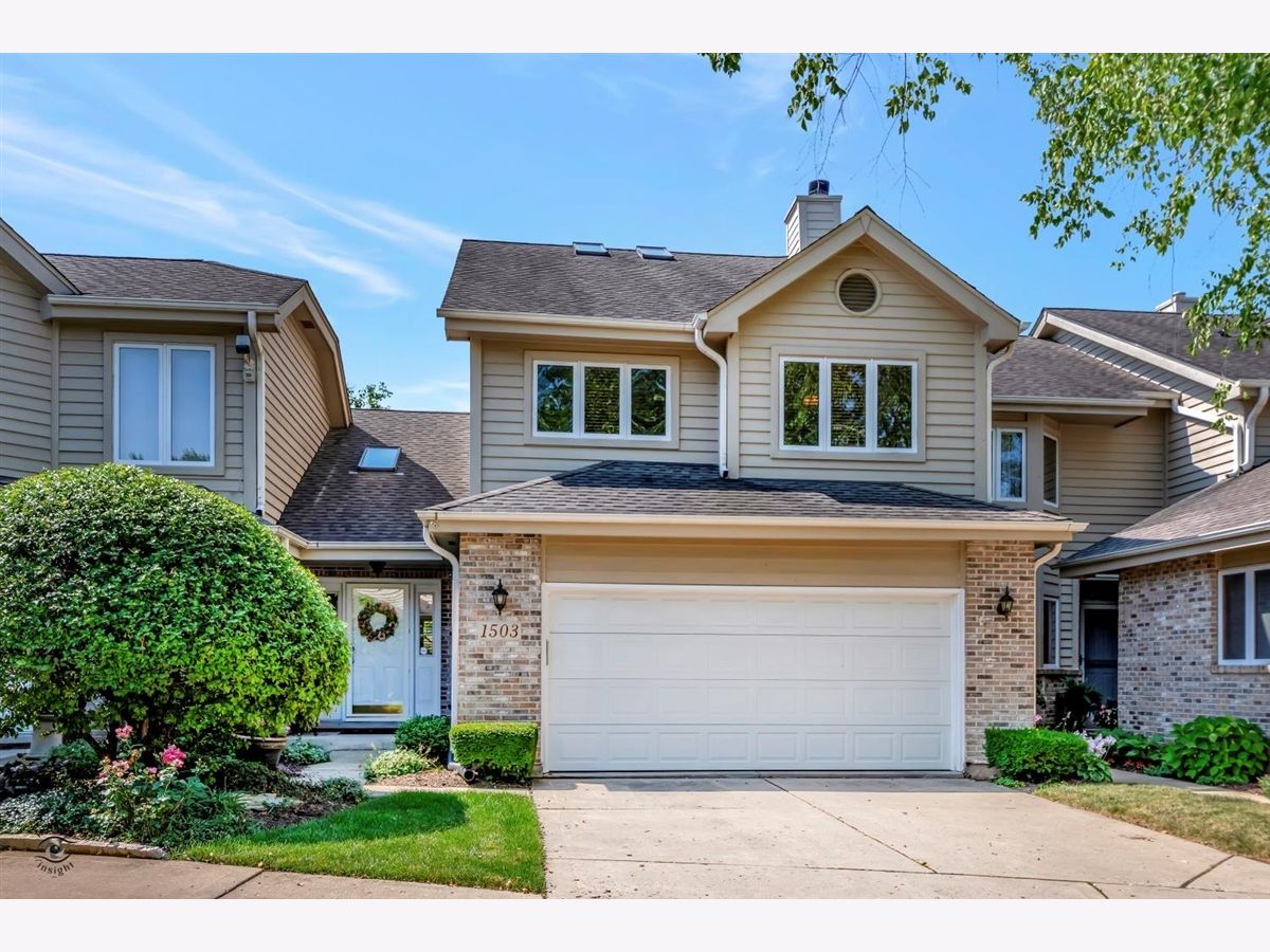 Townhomes & Homes Sold Norman Courts Darien Illinois, 1503 Canterbury