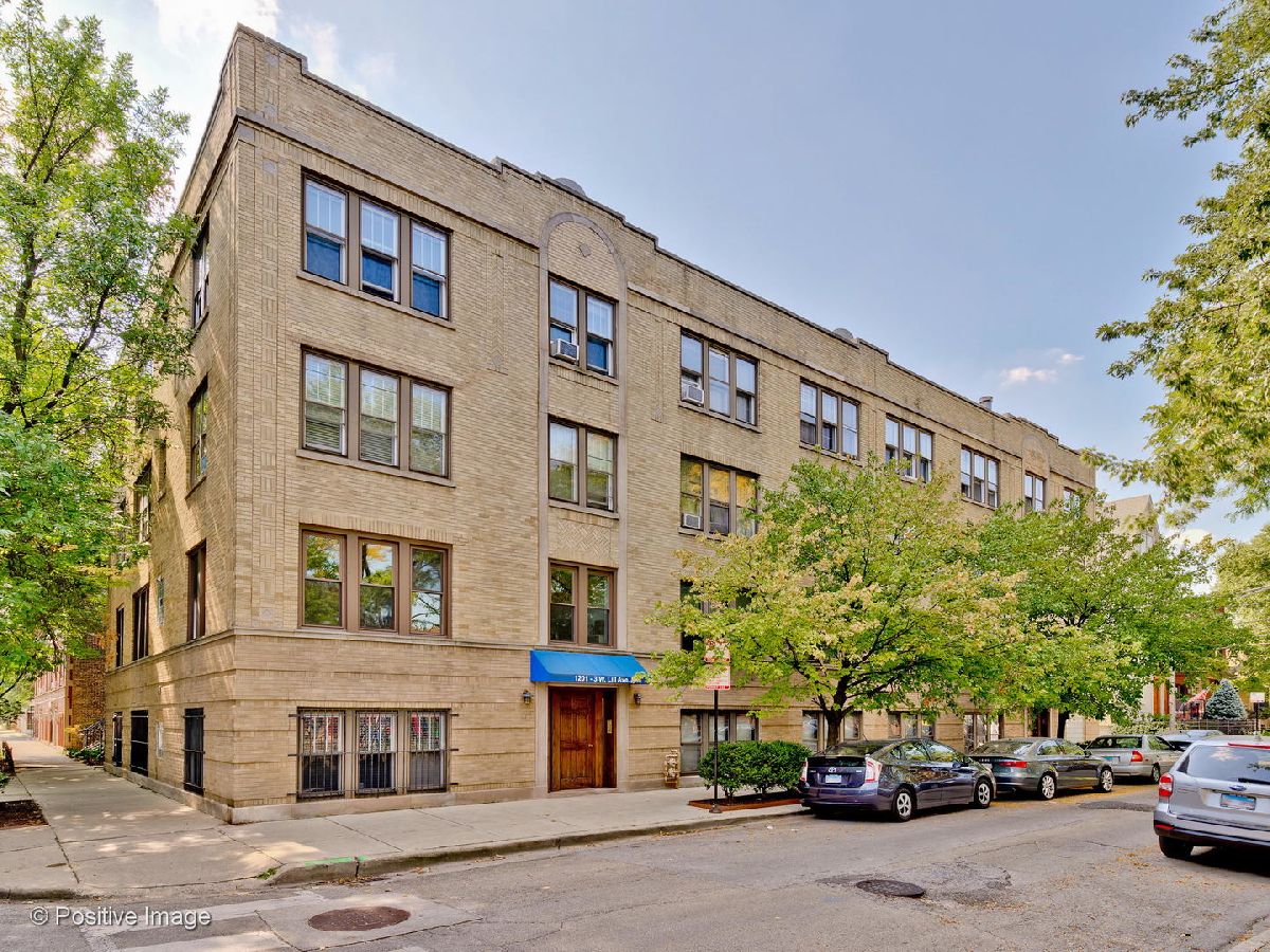 Condos & Townhomes Rented Lillview Condominiums Chicago Illinois, 1205 Lill