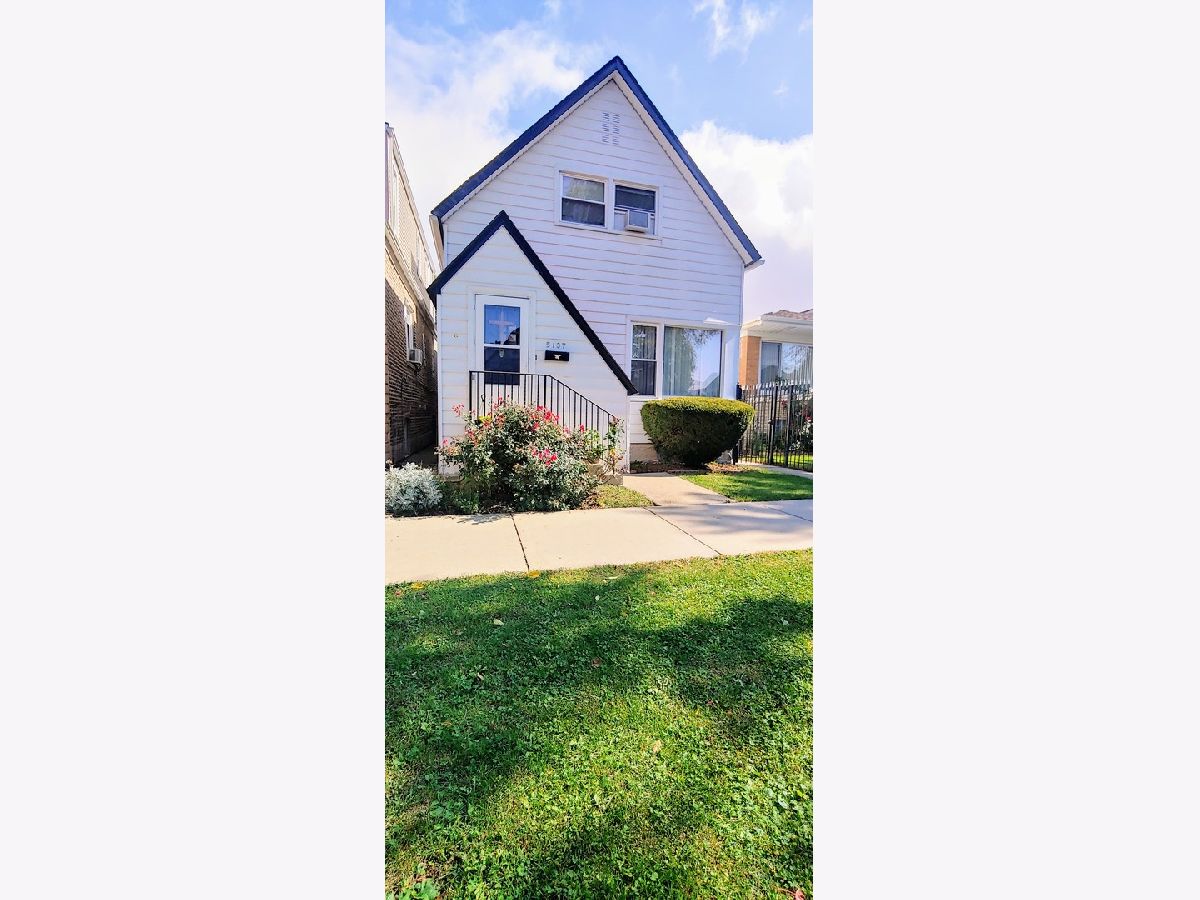 Homes & Condos & Townhomes Rented West Eldson Chicago Illinois, 5137 Trumbull