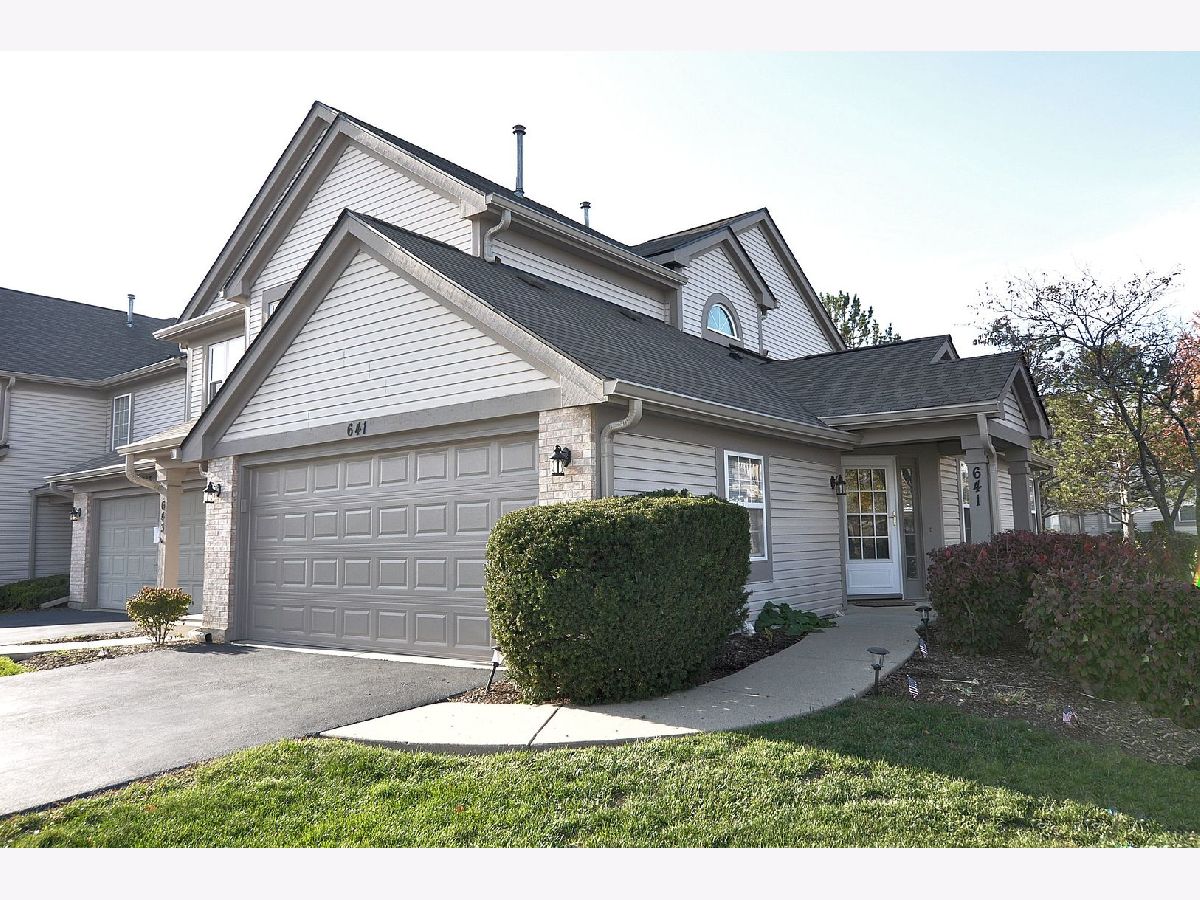 Townhomes Sold Townshomes Of Woodbridge Elgin Illinois, 641 Lancaster