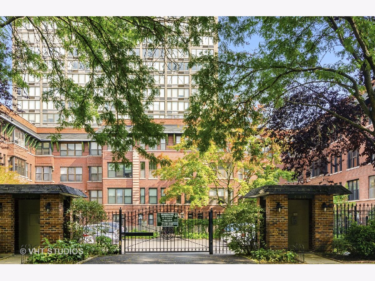 Condominiums Sold Kenton Court Chicago Illinois, 5323 Kenmore
