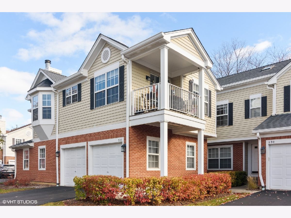 Townhomes & Homes Sold Grosse Pointe Circle Vernon Hills Illinois, 688 Grosse Pointe