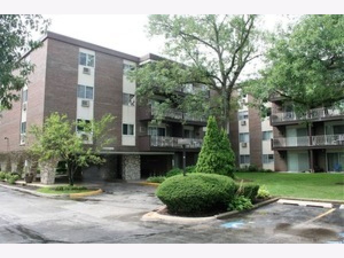 Condominiums Rented Point West Lombard Illinois, 1331 Finley