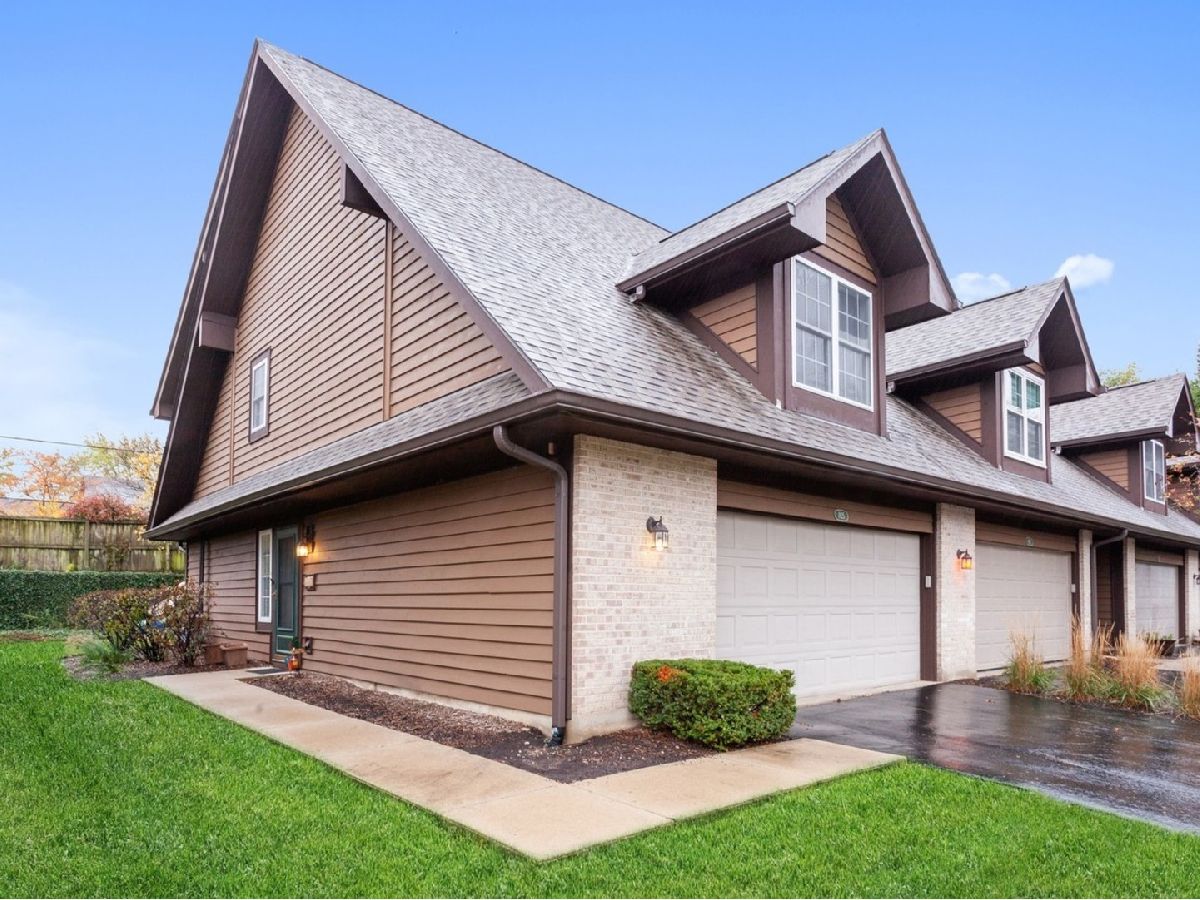 Townhomes Sold Lake In The Woods Darien Illinois, 1925 Redondo