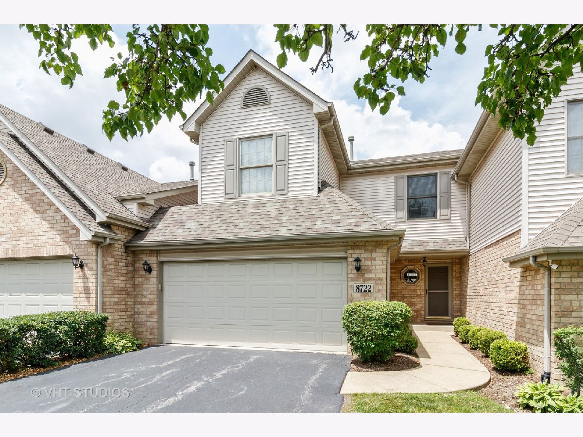 Townhomes Sold Highland Brook Orland Park Illinois, 8722 Crystal Creek