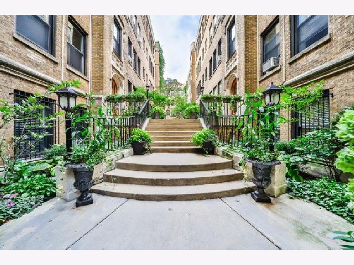 Condos & Townhomes Rented Waveland Gardens Chicago Illinois, 636 Waveland