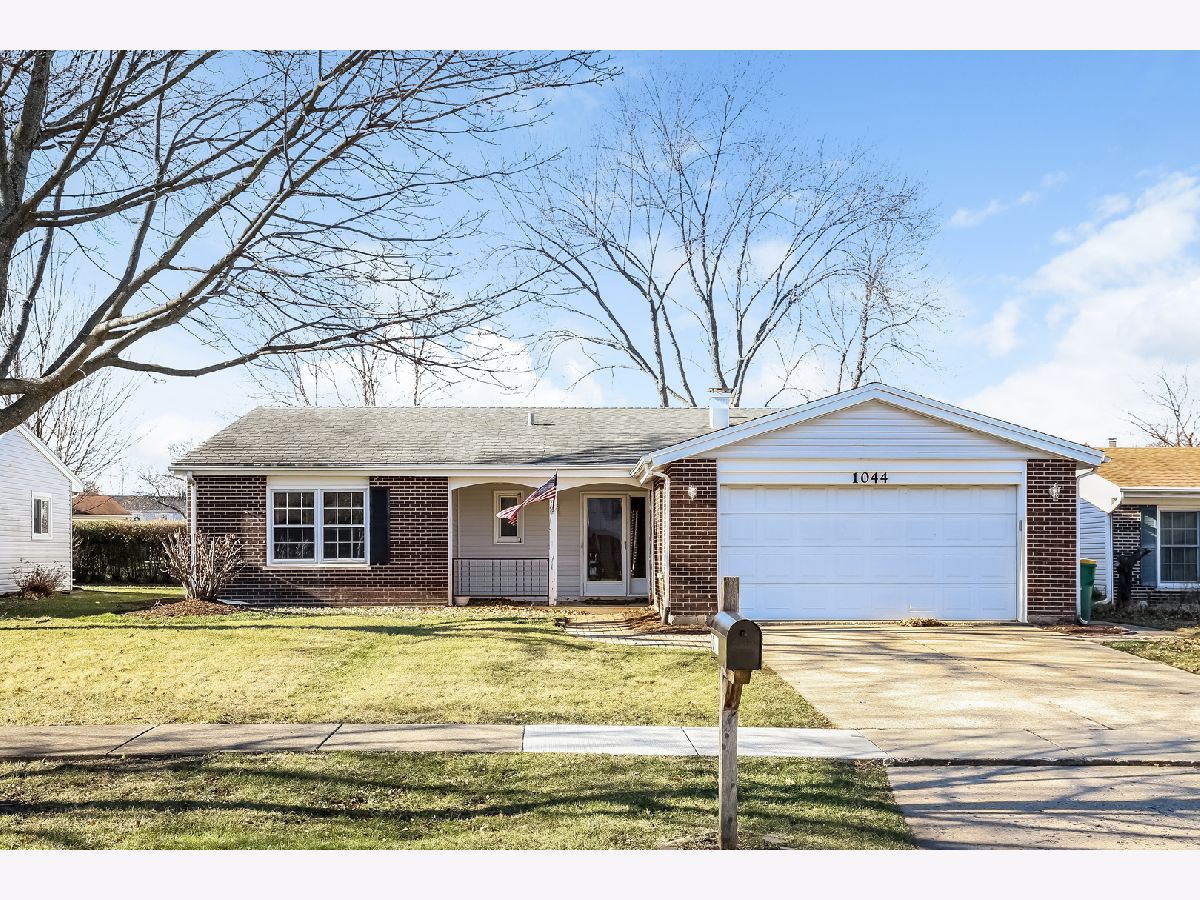 Homes & Condominiums Rented Mill Creek Buffalo Grove Illinois, 1044 Greenridge